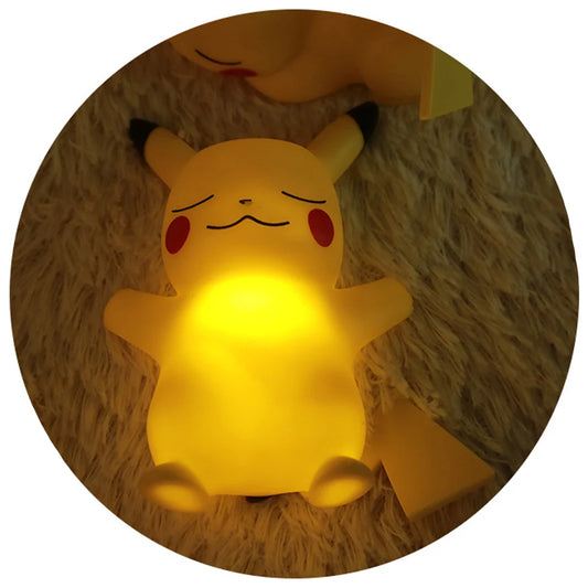 Pokémon Pikachu Nachtlicht – Süße Anime-Figur für Kinderzimmer 12 cm großes Nachtlicht aus hochwertigem PVC, ideal für Schlafzimmerdekoration.